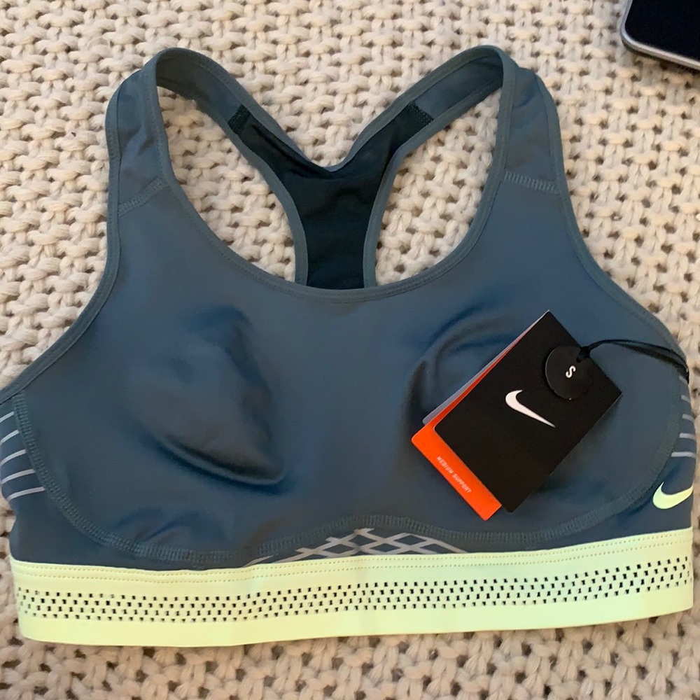 Nike Pro Fierce sports bra